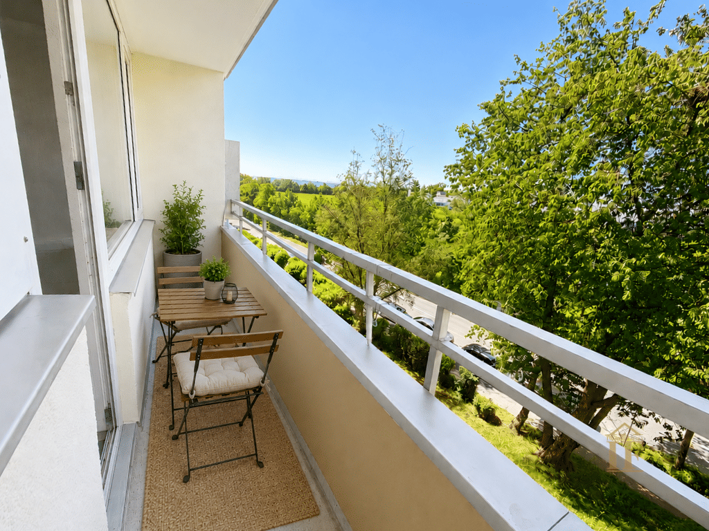 Helles 1-Zimmer-Apartment mit Loggia