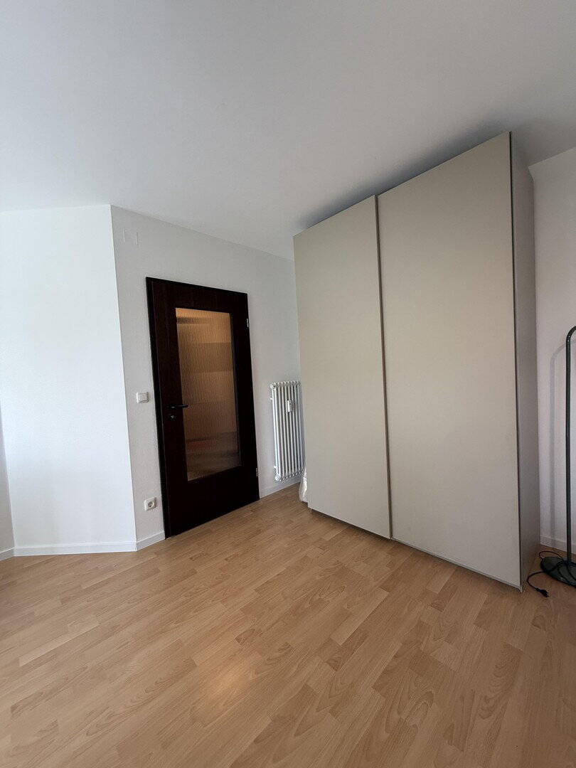 Modernes, voll möbliertes Studio-Apartment mit Loggia
