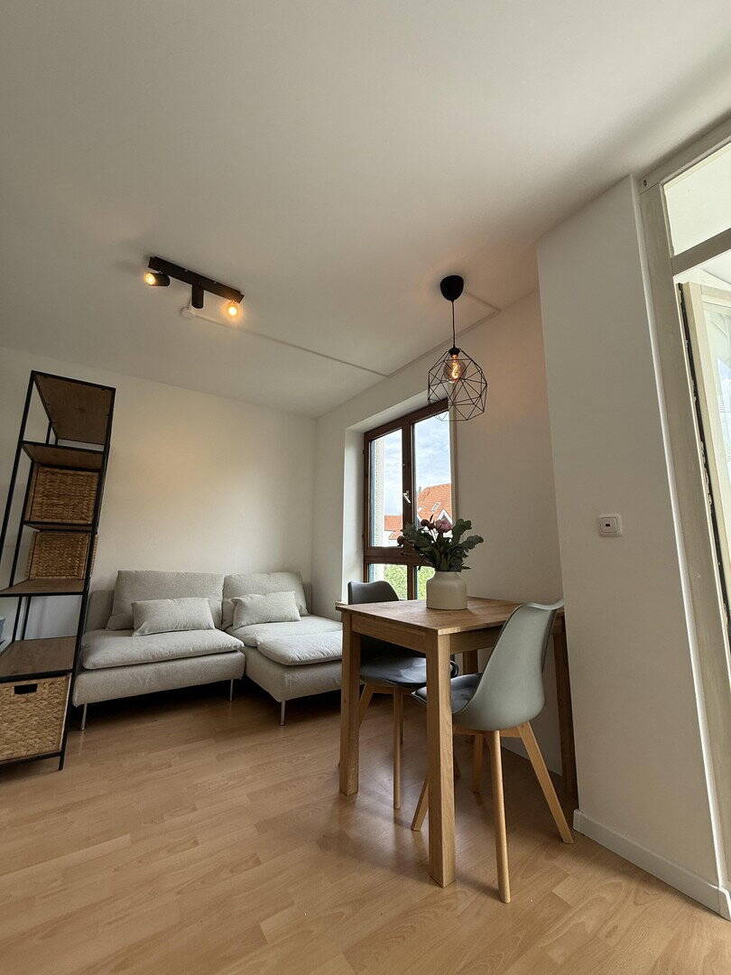 Modernes, voll möbliertes Studio-Apartment mit Loggia
