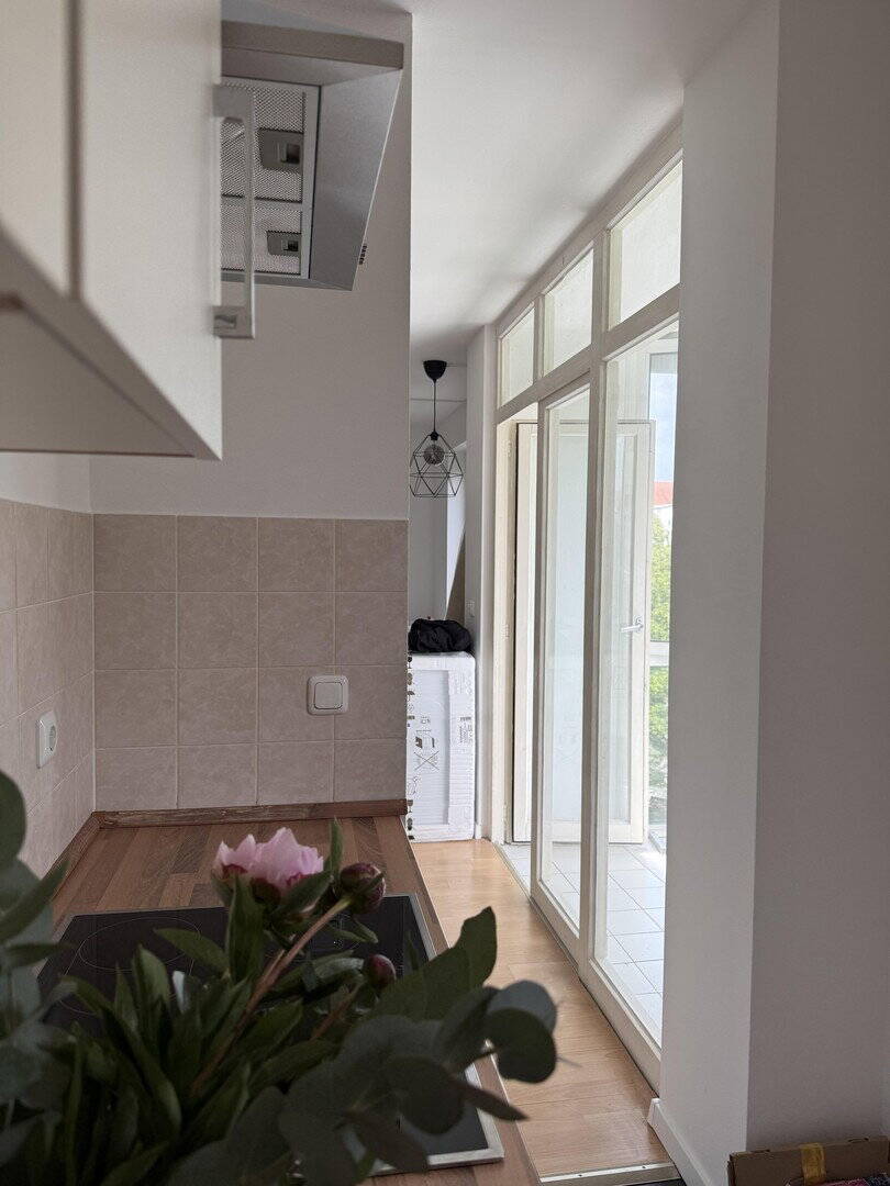 Modernes, voll möbliertes Studio-Apartment mit Loggia