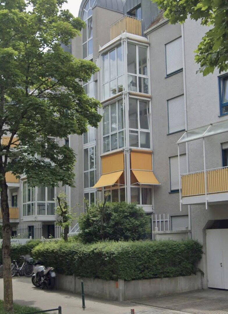 Modernes, voll möbliertes Studio-Apartment mit Loggia