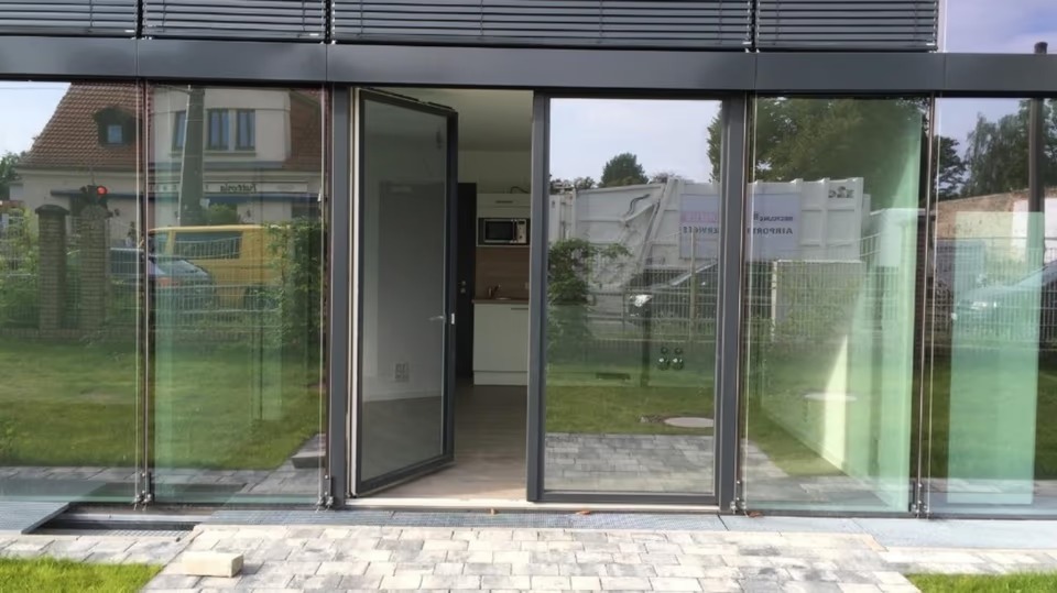 Voll möblierte 3-Zimmer-Wohnung mit großer Terrasse in Berlin-Weißensee