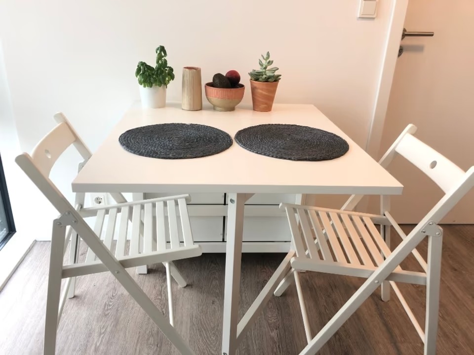 Voll möblierte 3-Zimmer-Wohnung mit großer Terrasse in Berlin-Weißensee