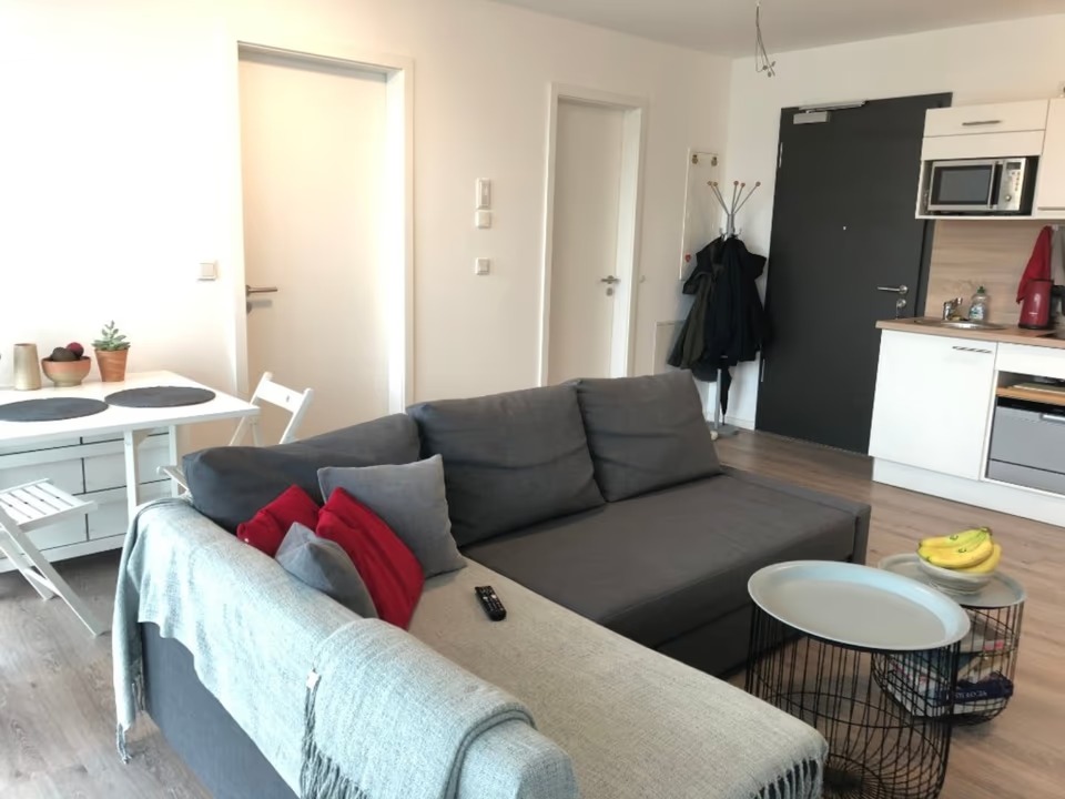 Voll möblierte 3-Zimmer-Wohnung mit großer Terrasse in Berlin-Weißensee