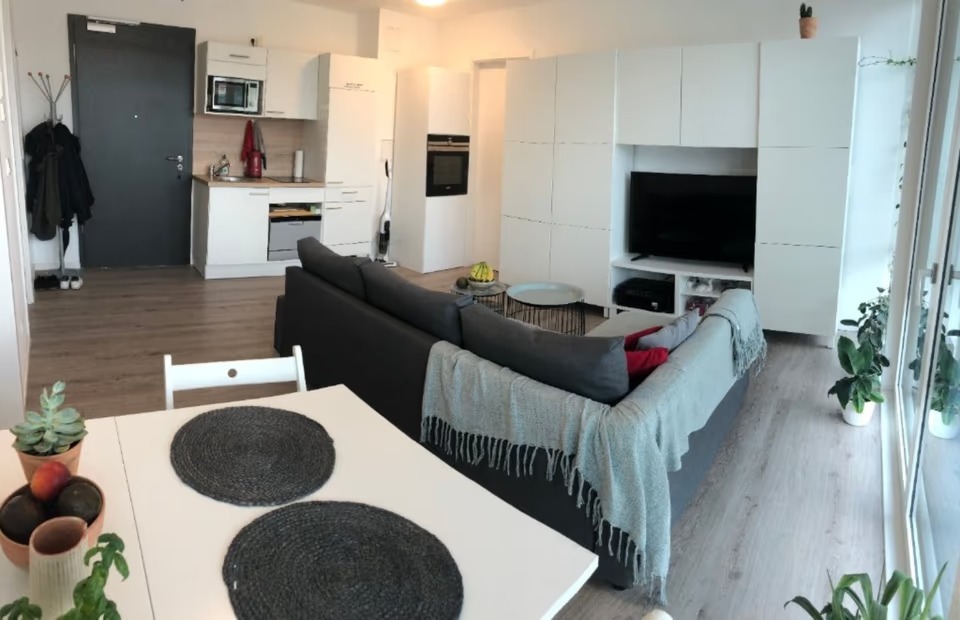 Voll möblierte 3-Zimmer-Wohnung mit großer Terrasse in Berlin-Weißensee