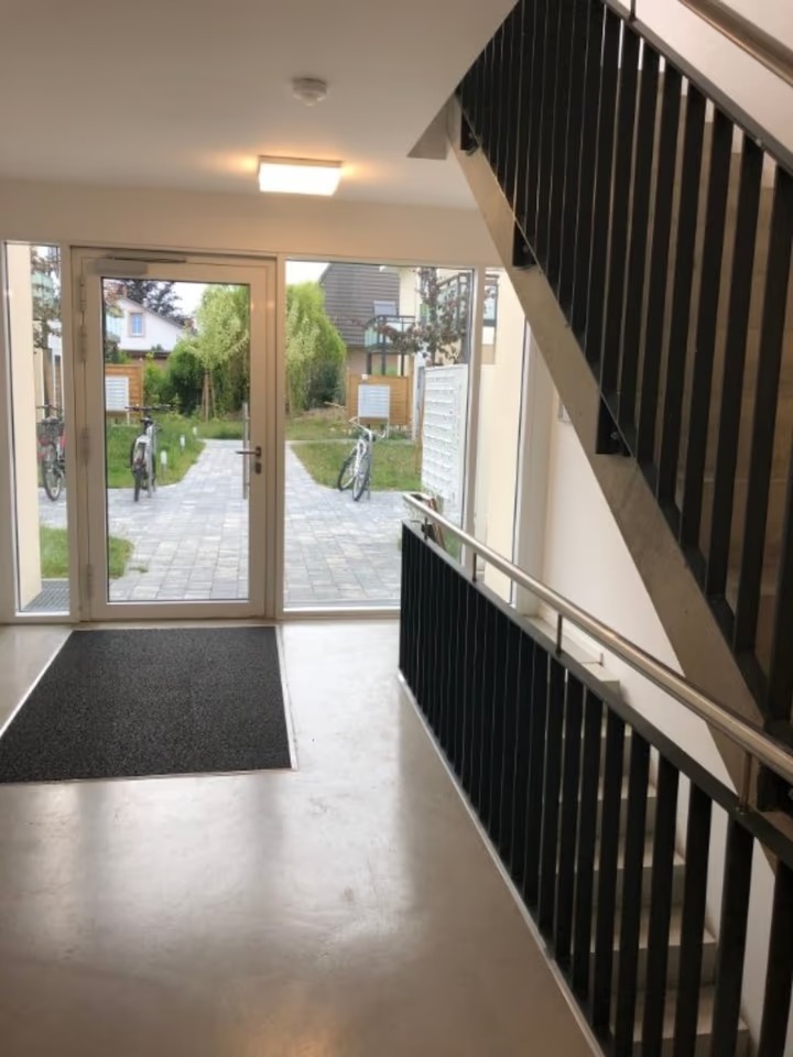 Voll möblierte 3-Zimmer-Wohnung mit großer Terrasse in Berlin-Weißensee