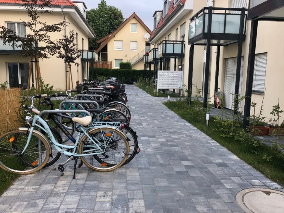 Voll möblierte 3-Zimmer-Wohnung mit großer Terrasse in Berlin-Weißensee