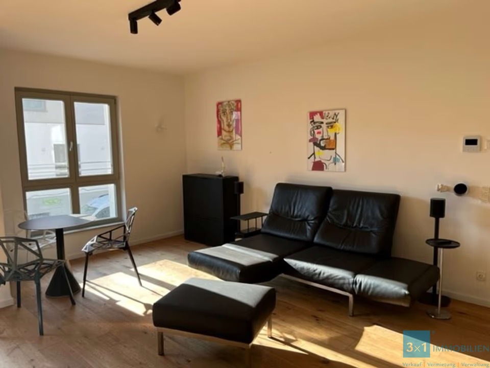 Luxuriöse, voll möblierte 2-Zimmer-Wohnung mit Balkon und Tiefgaragenstellplatz