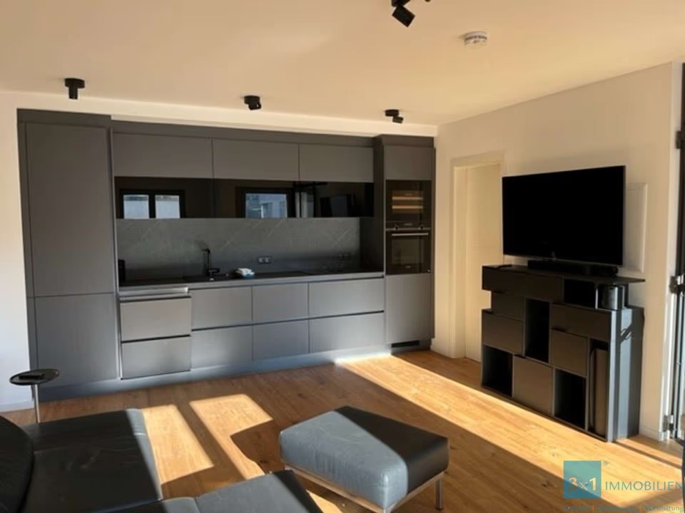 Luxuriöse, voll möblierte 2-Zimmer-Wohnung mit Balkon und Tiefgaragenstellplatz