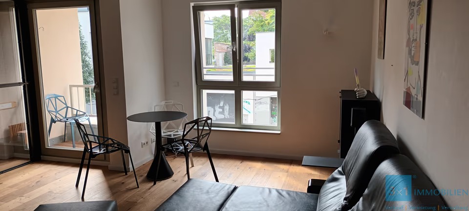 Luxuriöse, voll möblierte 2-Zimmer-Wohnung mit Balkon und Tiefgaragenstellplatz
