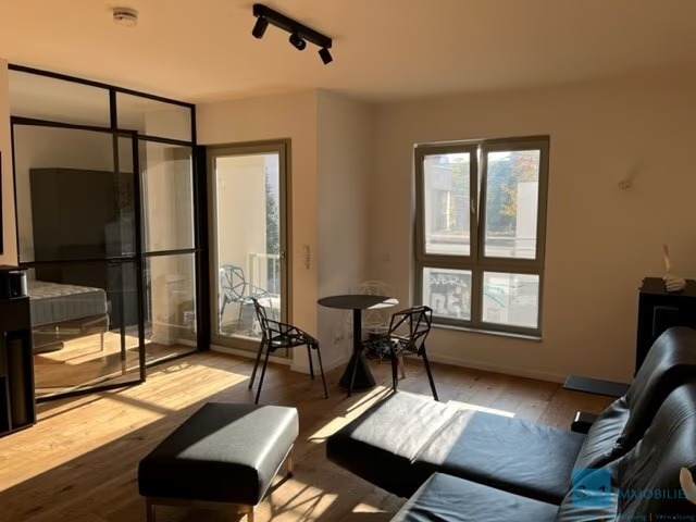 Luxuriöse, voll möblierte 2-Zimmer-Wohnung mit Balkon und Tiefgaragenstellplatz