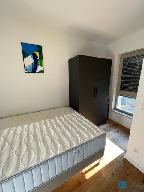 Luxuriöse, voll möblierte 2-Zimmer-Wohnung mit Balkon und Tiefgaragenstellplatz