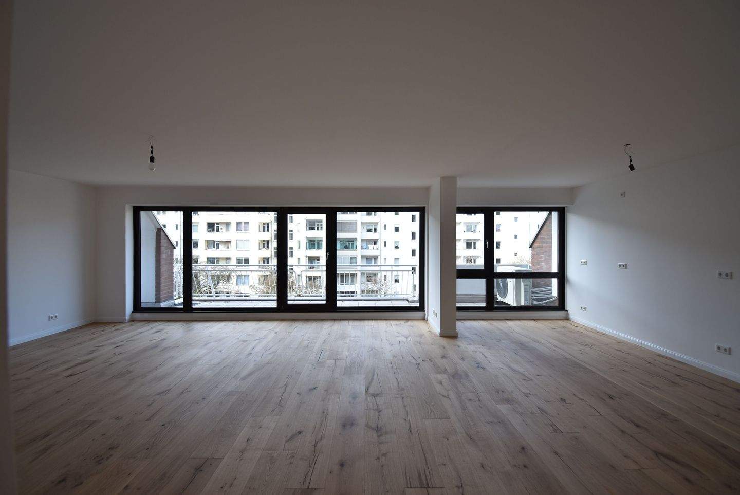 Luxuriös renovierte 4-Zimmer-Wohnung in Rheinnähe in Düsseldorf-Golzheim