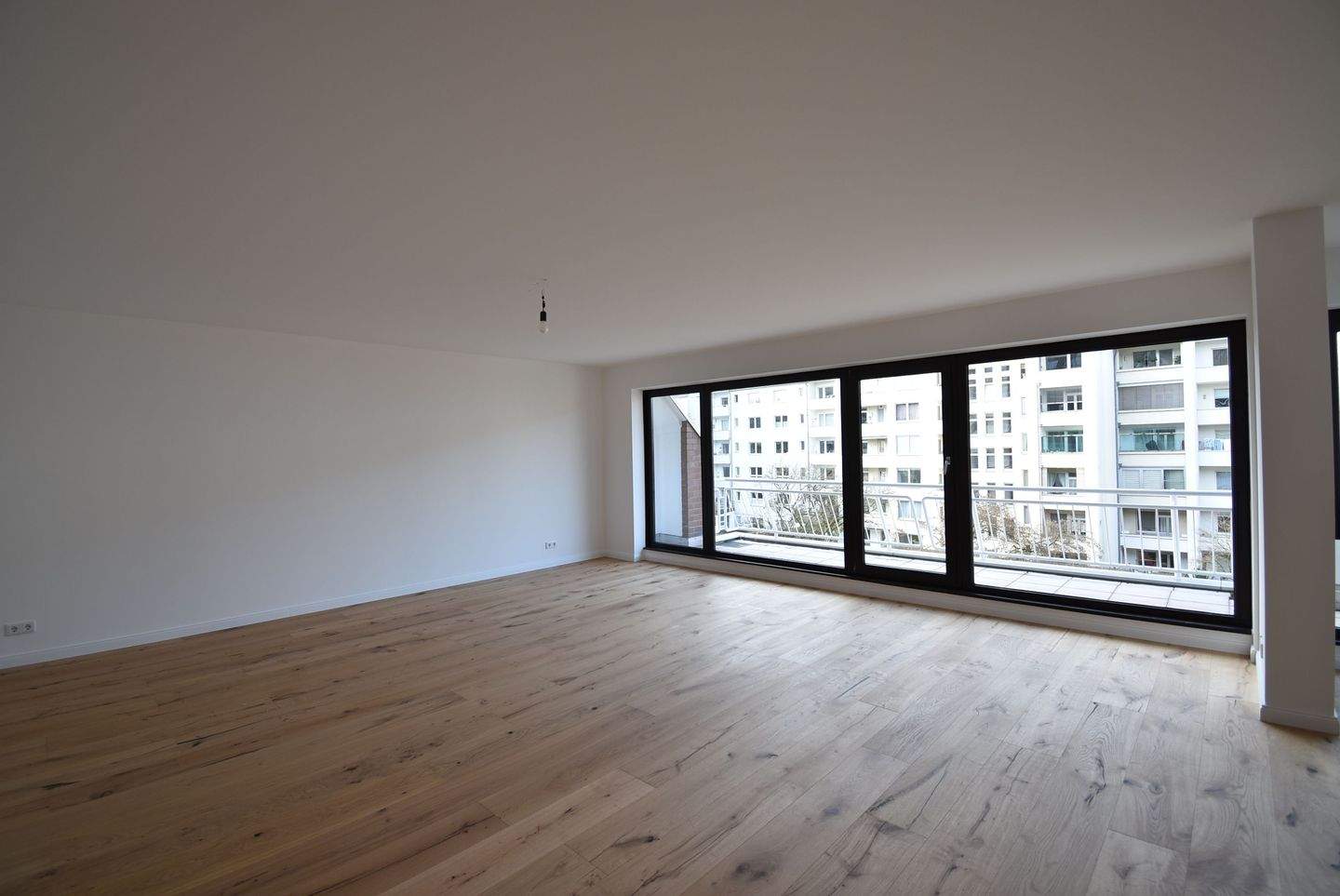 Luxuriös renovierte 4-Zimmer-Wohnung in Rheinnähe in Düsseldorf-Golzheim