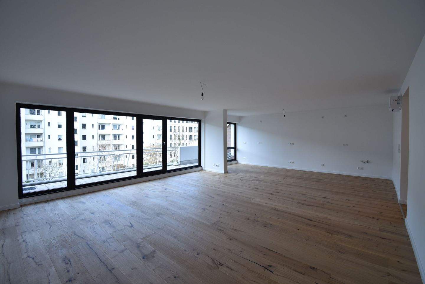 Luxuriös renovierte 4-Zimmer-Wohnung in Rheinnähe in Düsseldorf-Golzheim