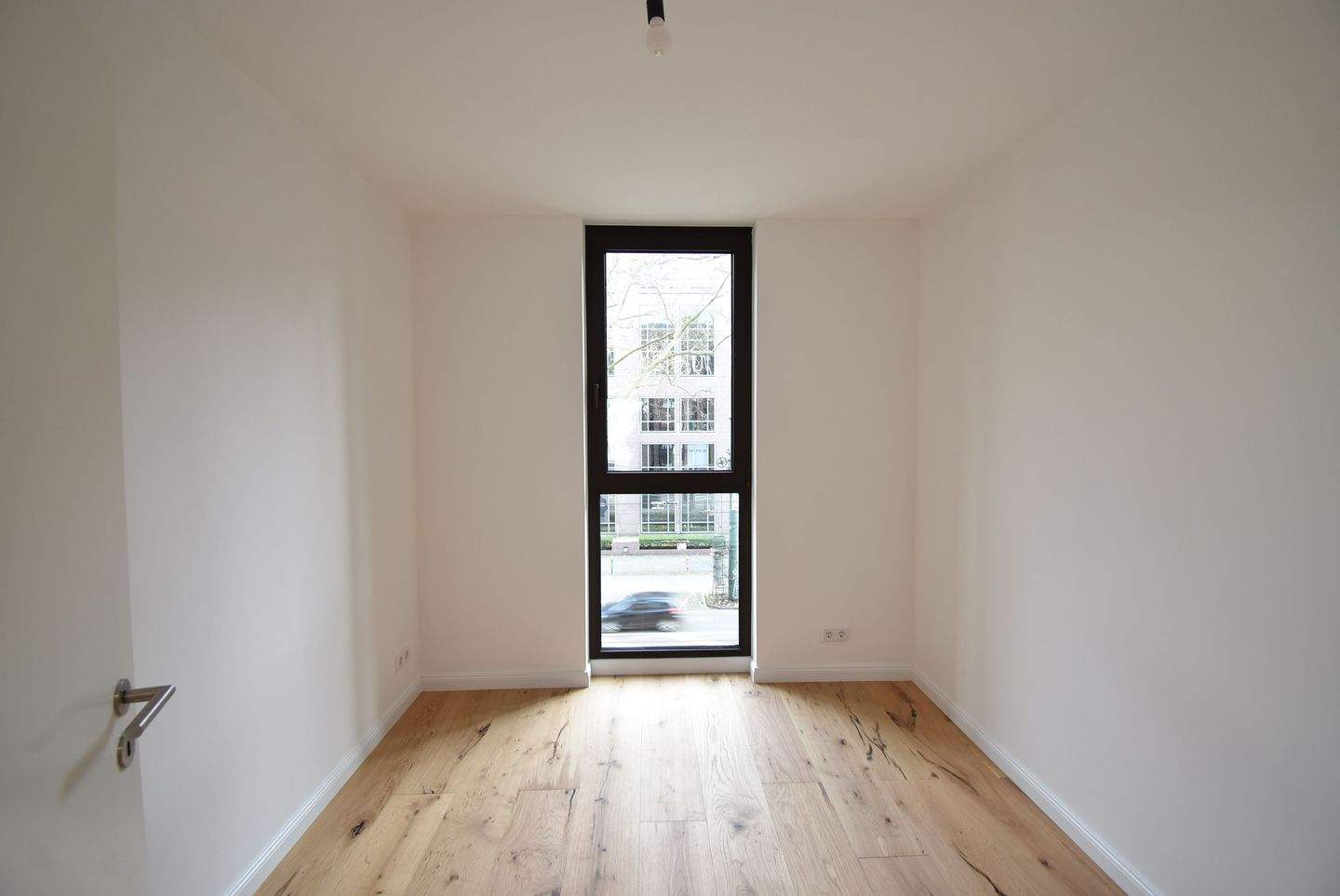 Luxuriös renovierte 4-Zimmer-Wohnung in Rheinnähe in Düsseldorf-Golzheim