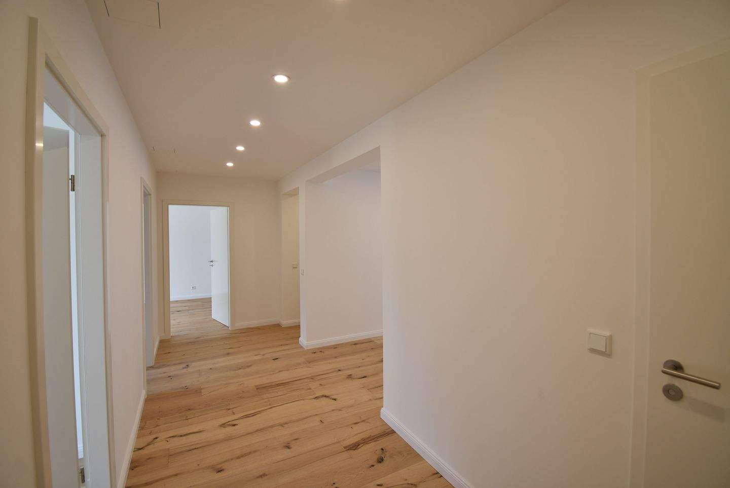 Luxuriös renovierte 4-Zimmer-Wohnung in Rheinnähe in Düsseldorf-Golzheim