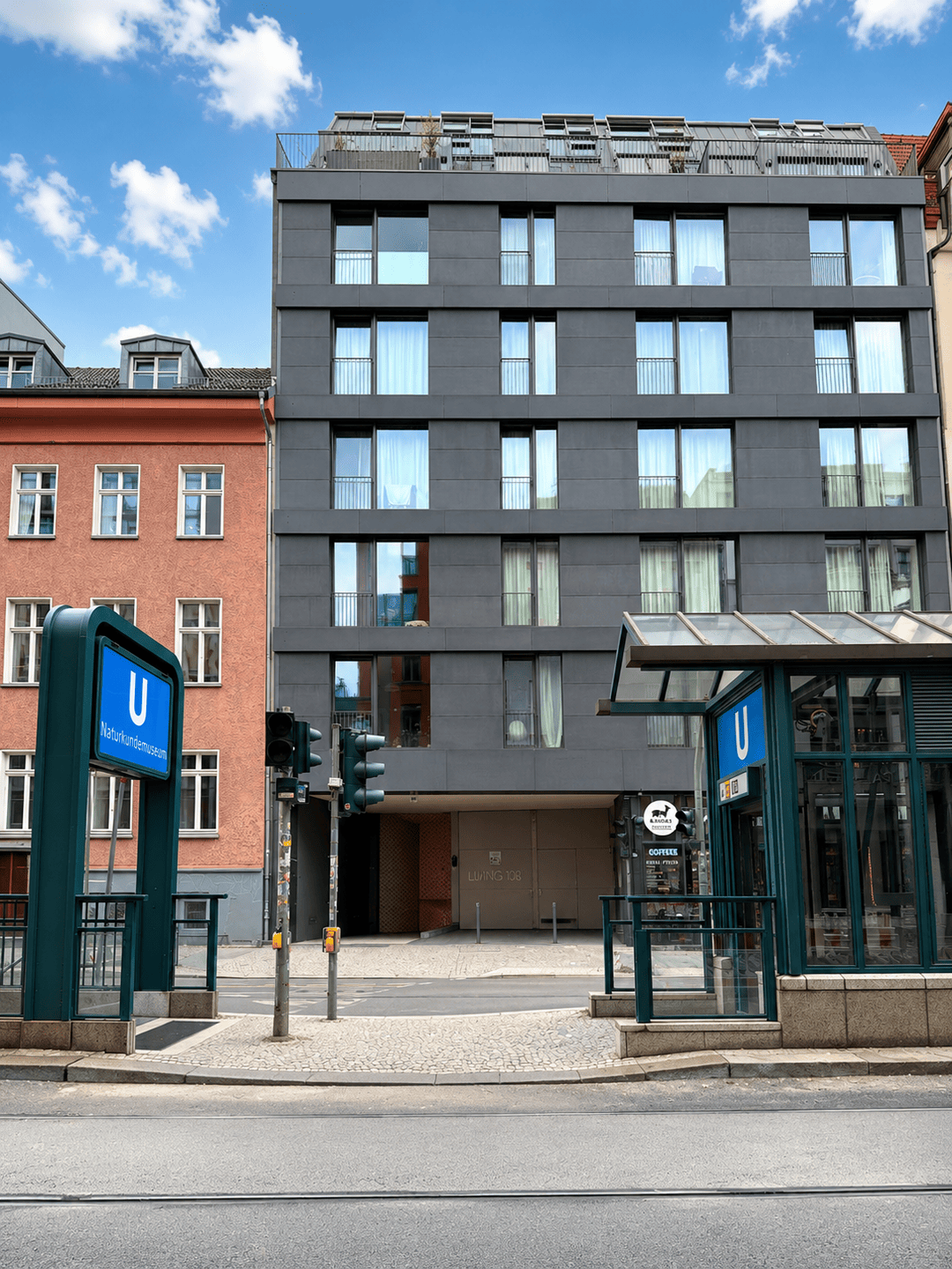 Voll möbliertes Studio-Apartment mit Balkon in Berlin-Mitte