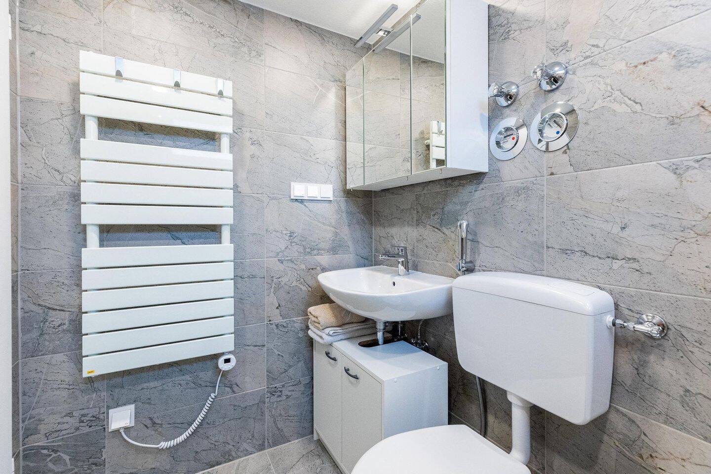Voll möbliertes, renoviertes Studio-Apartment in Frankfurt-Sachsenhausen