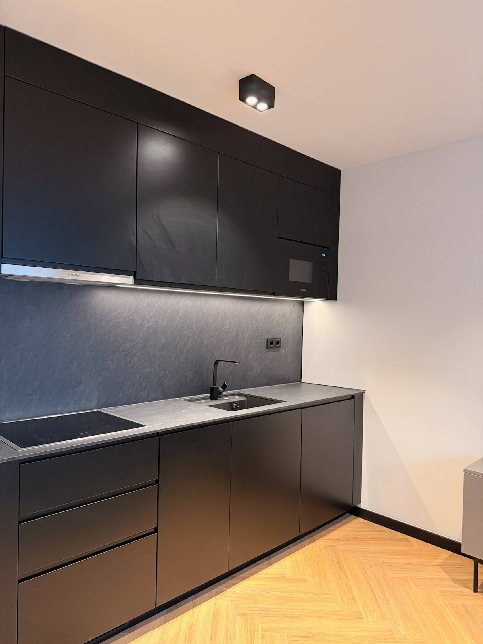 Schöne 2-Zimmer-Wohnung mit Einbauküche zu vermieten
