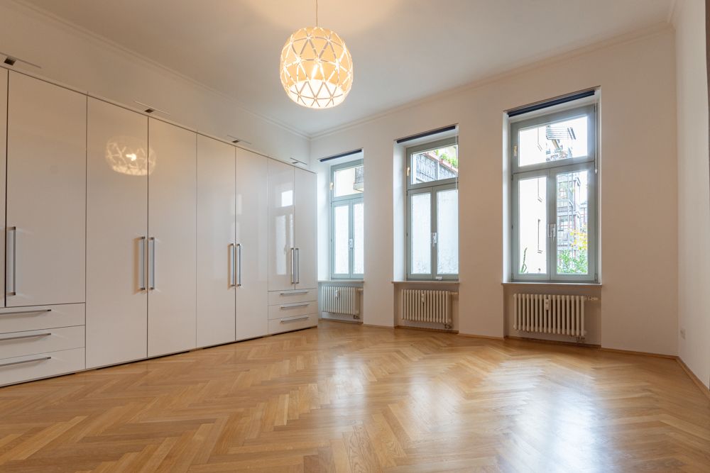 Hochwertige Altbauwohnung mit Balkon in bester Lage Leipzig