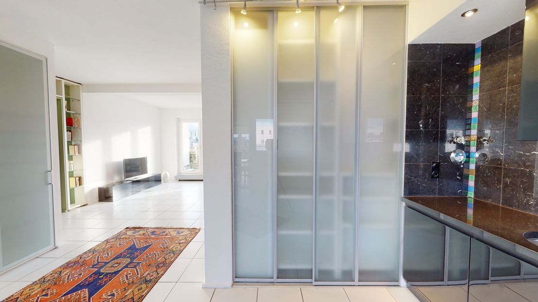 Vollmöblierte 2 Zi.-Penthouse in zentraler Lage!