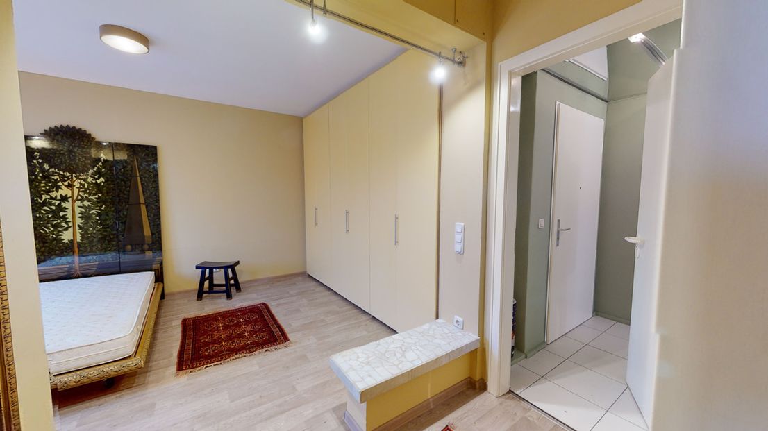 Vollmöblierte 2 Zi.-Penthouse in zentraler Lage!