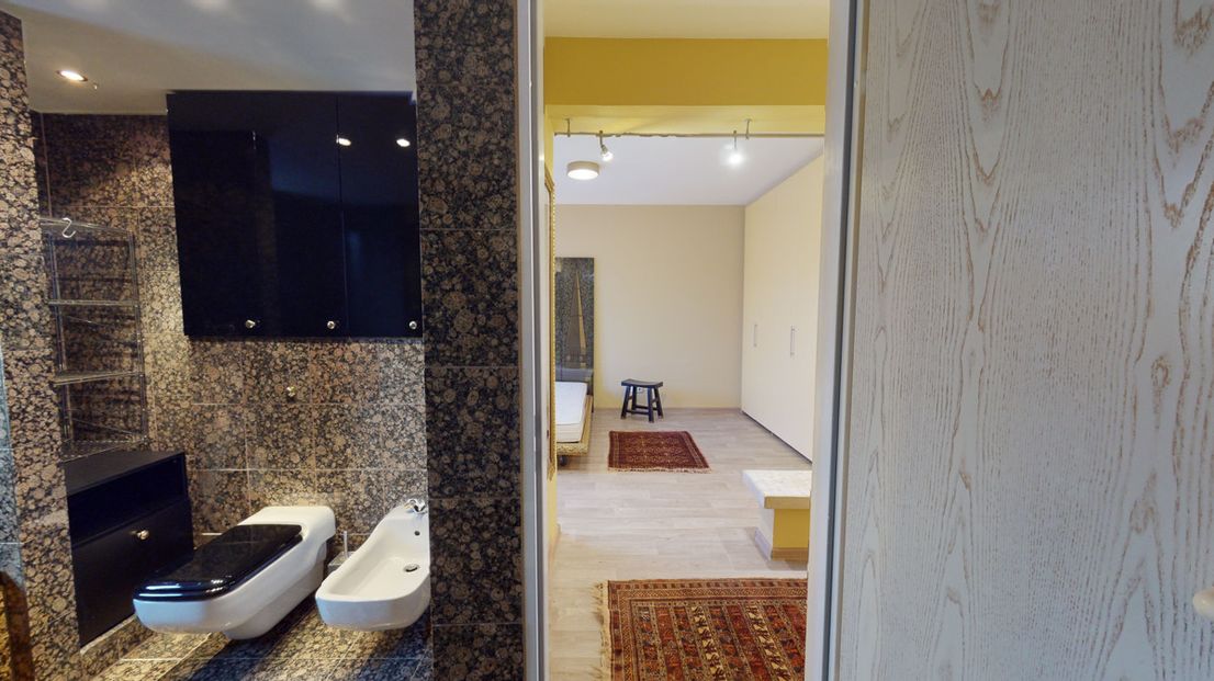 Vollmöblierte 2 Zi.-Penthouse in zentraler Lage!