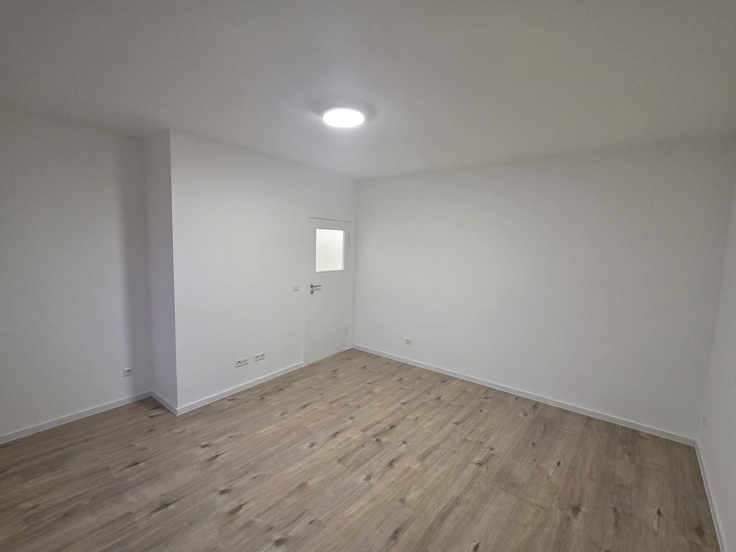 Komplett sanierte 2-Zimmer Wohnung Nahe Schloss Charlottenburg