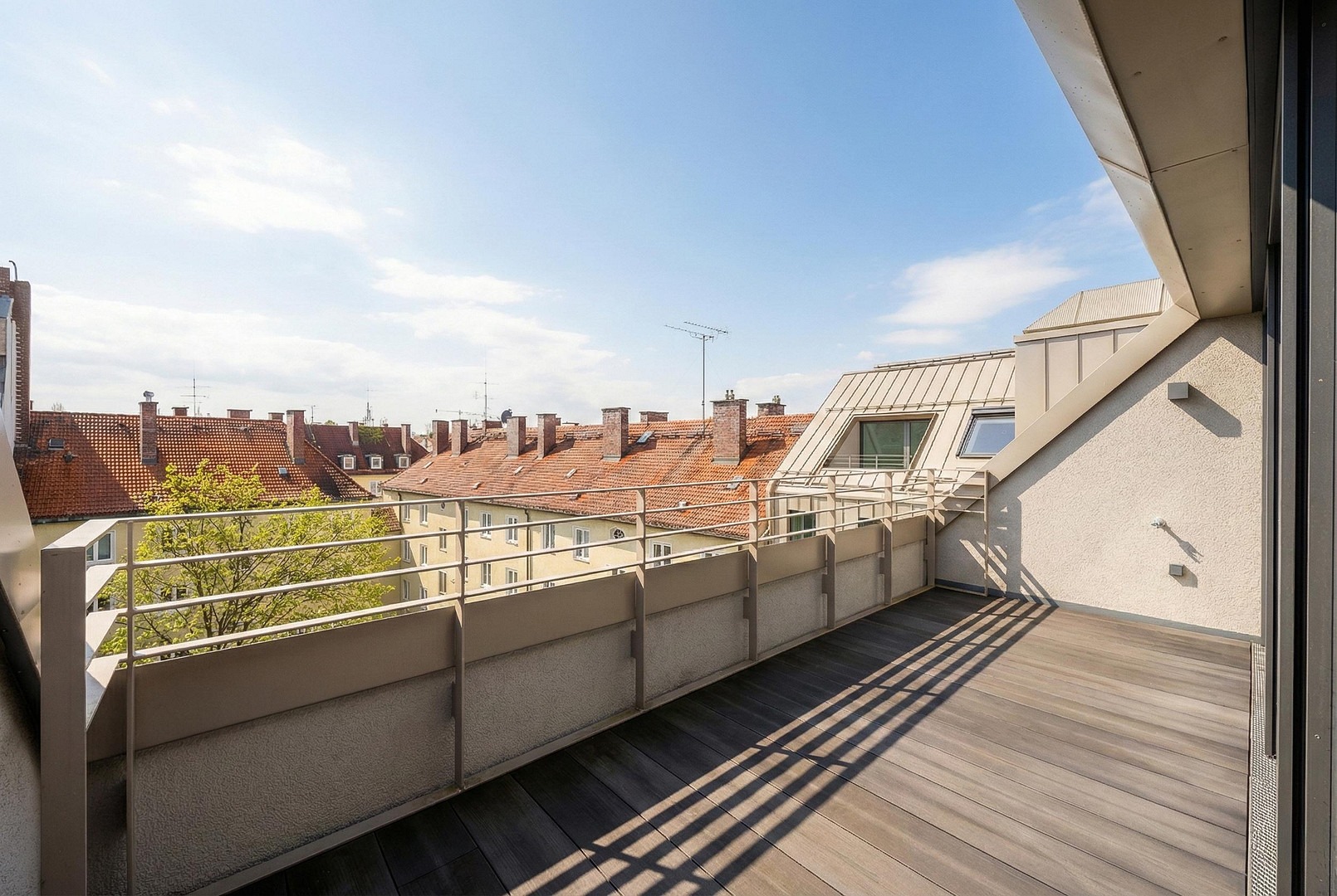 Einzigartige Dachgeschosswohnung mit herrlicher Dachterrasse in Südlage
