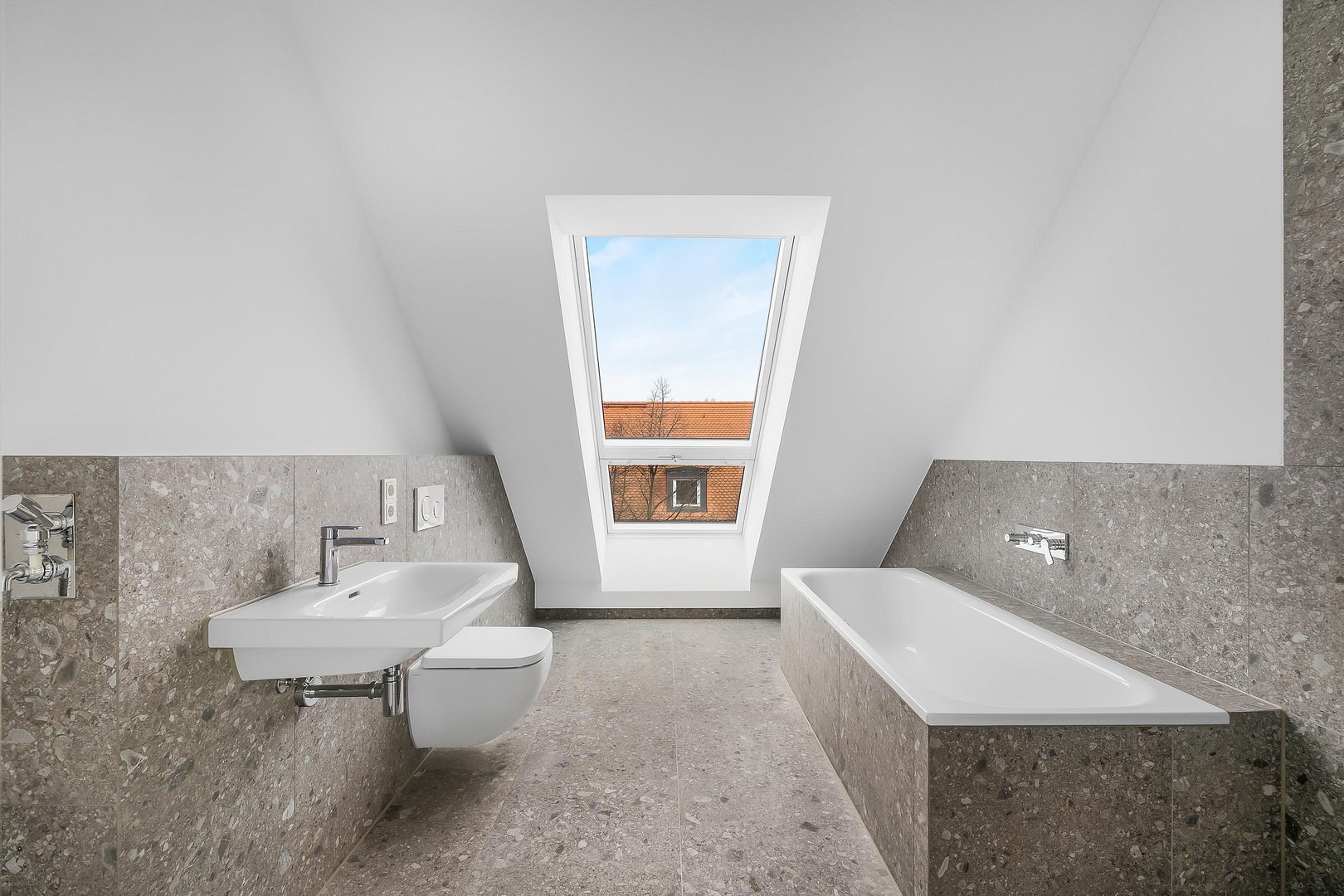 Einzigartige Dachgeschosswohnung mit herrlicher Dachterrasse in Südlage