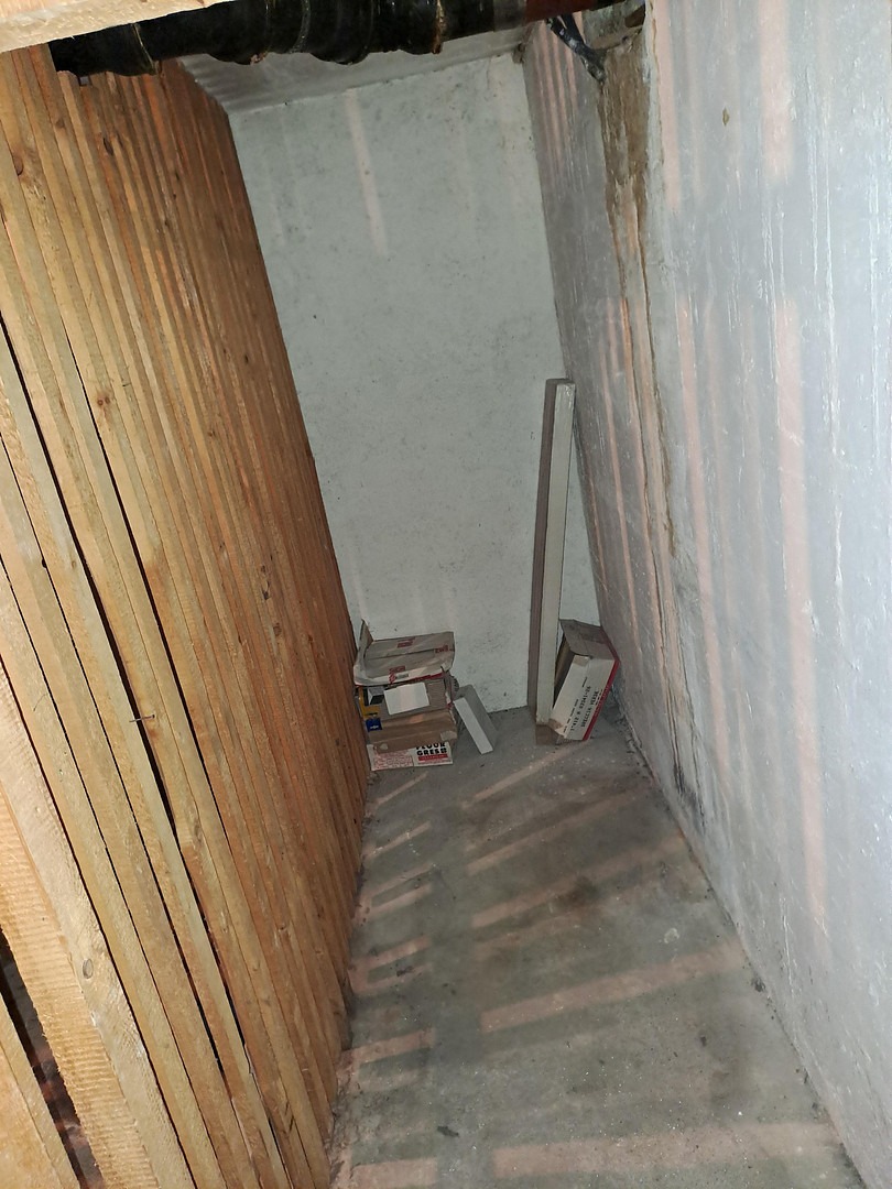 Zentrumsnahe, teilsanierte, renovierte 2-Zimmer-Wohnung mit Balkon