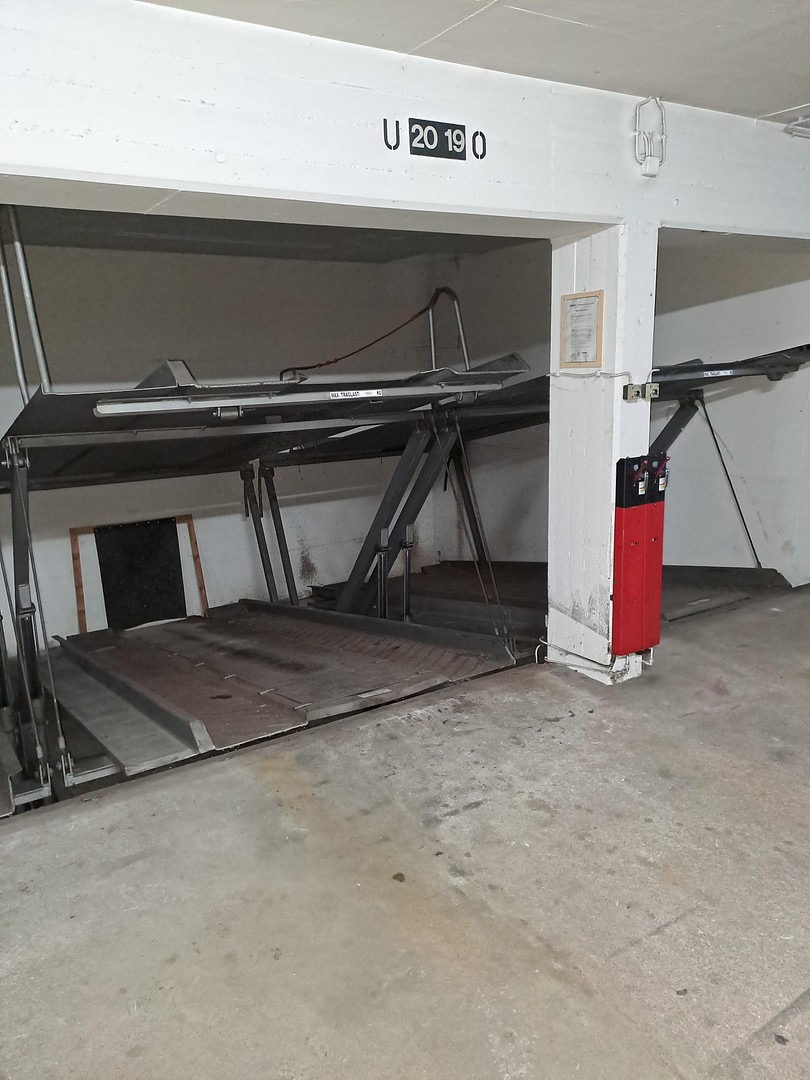 Zentrumsnahe, teilsanierte, renovierte 2-Zimmer-Wohnung mit Balkon