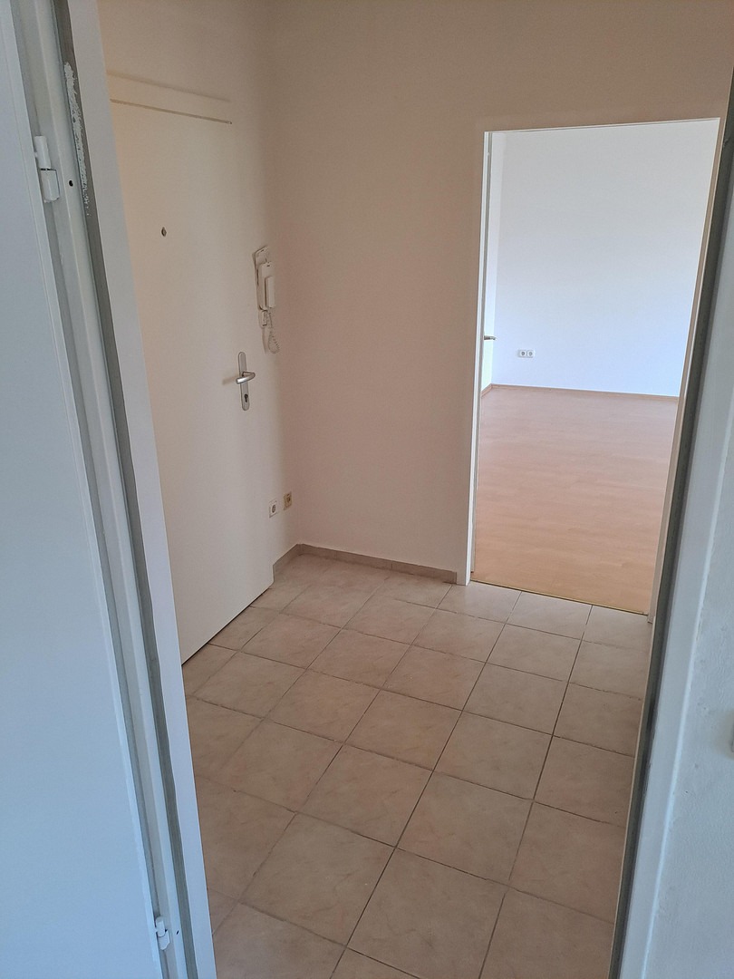 Zentrumsnahe, teilsanierte, renovierte 2-Zimmer-Wohnung mit Balkon