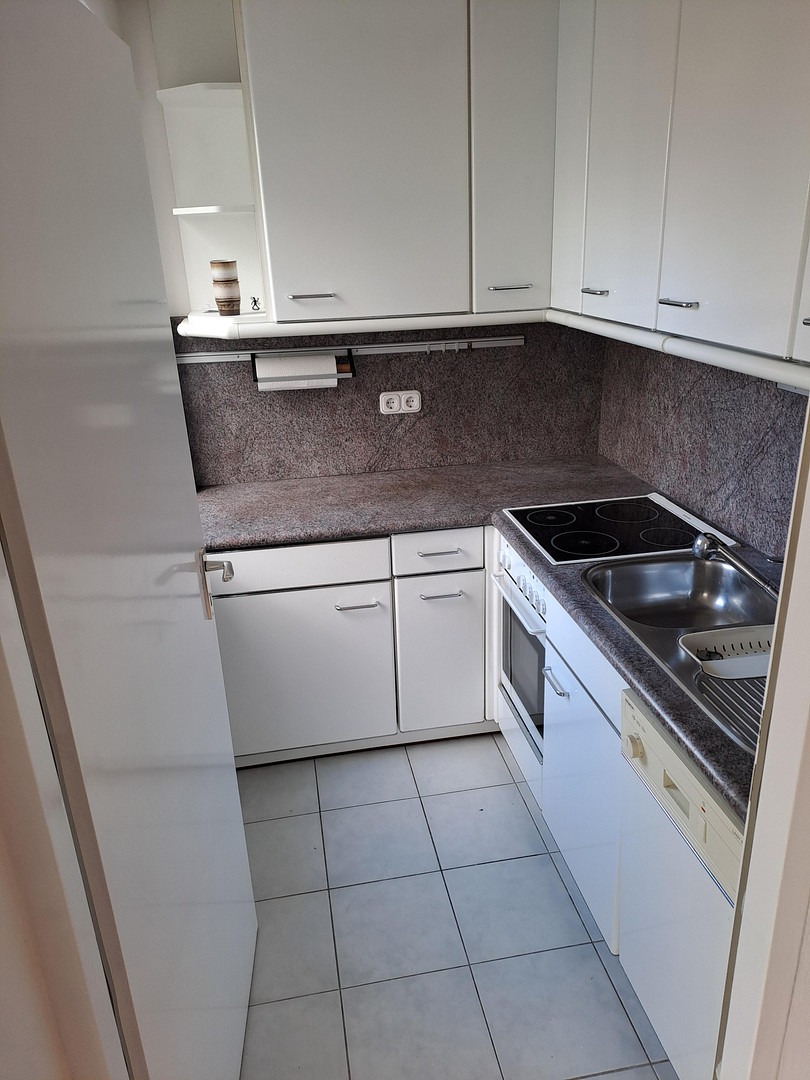 Zentrumsnahe, teilsanierte, renovierte 2-Zimmer-Wohnung mit Balkon
