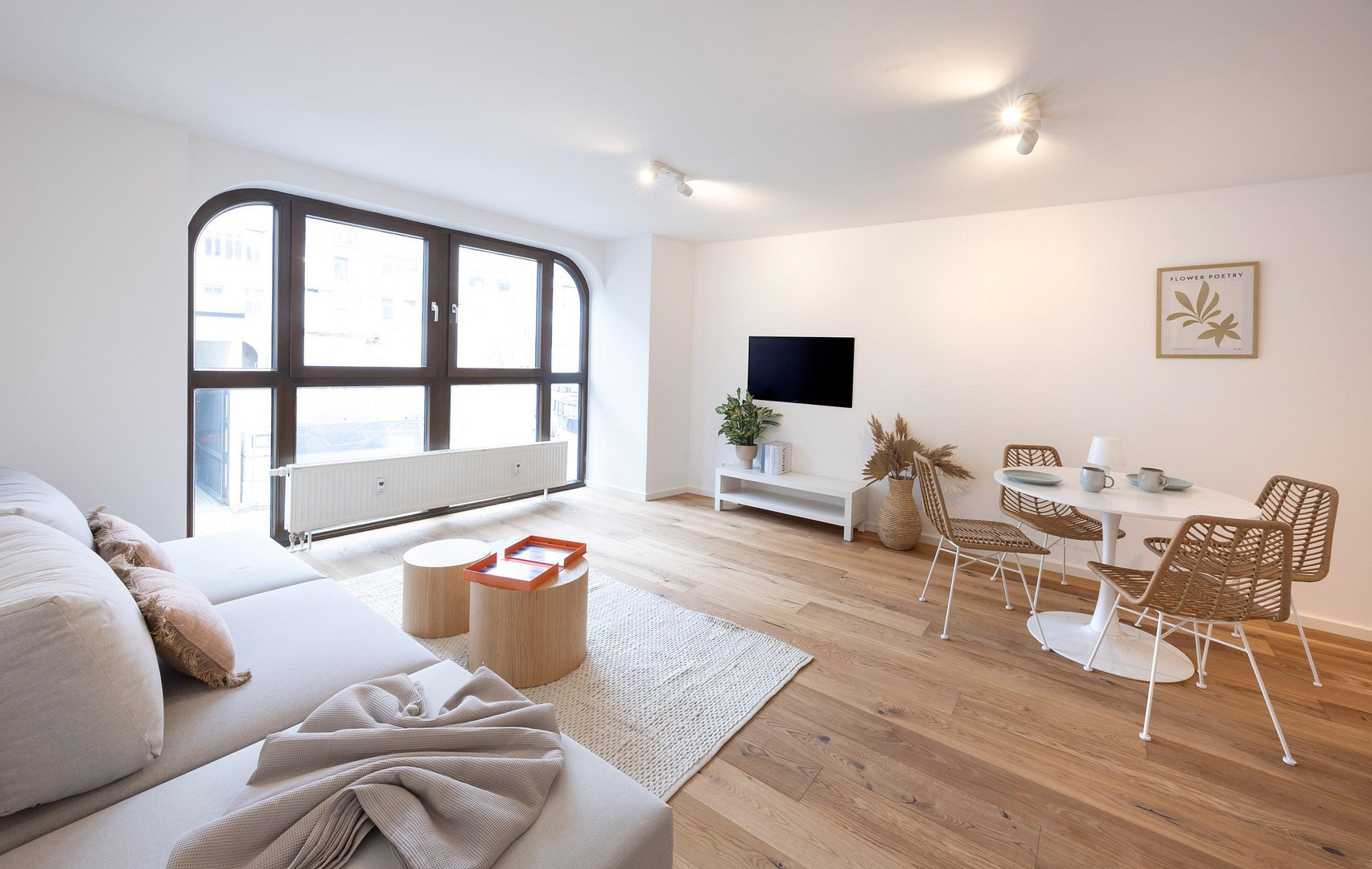 Kernsaniert & bezugsfertig: 3 Zimmerwohnung in sehr guter Lage in Maxvorstadt
